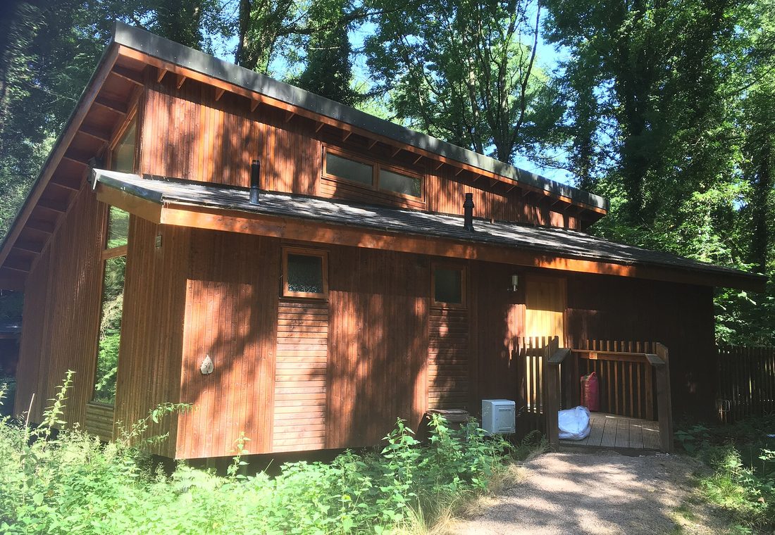Cabaña Roca: Dos dormitorios, living con estufa a leña, quincho compartido.